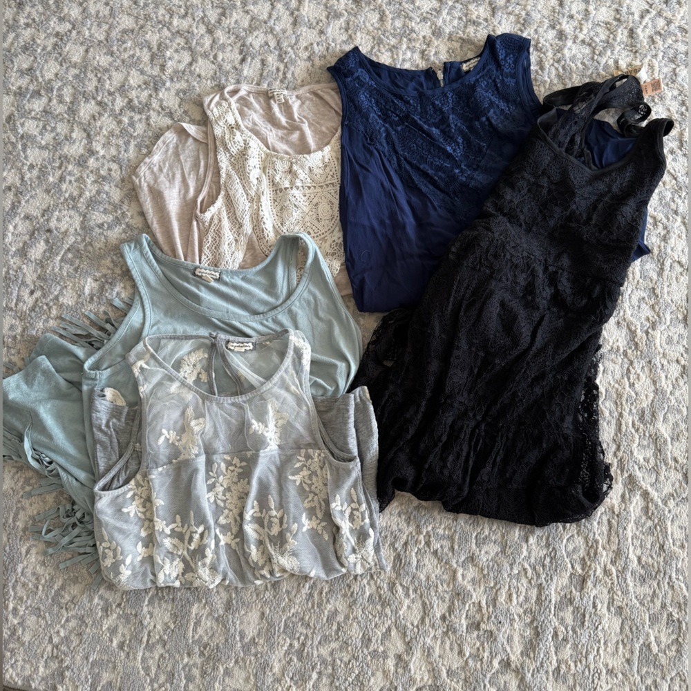 Eyeshadow Boho Bundle of 5 Items, 4 Tanks M, 1 Black Lace Dress L Crochet Lot
